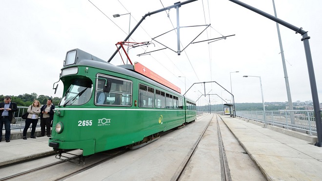 Prvi tramvaj na Mostu na Adi (foto: Predrag Mitić; beograd.rs)