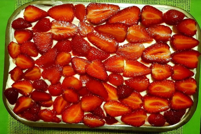 Kolač sa jagodama i piškotama (foto: Dunja Filipović)