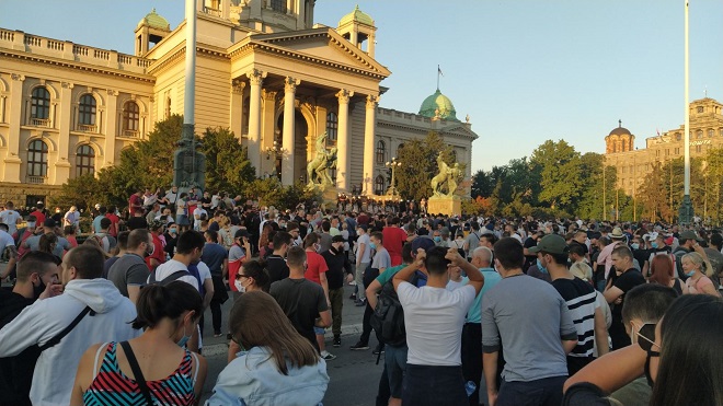 Vesti dana, 9. jul 2020. Beograd, Srbija, svet (protest pre sukoba; foto: Jelena Markvart)