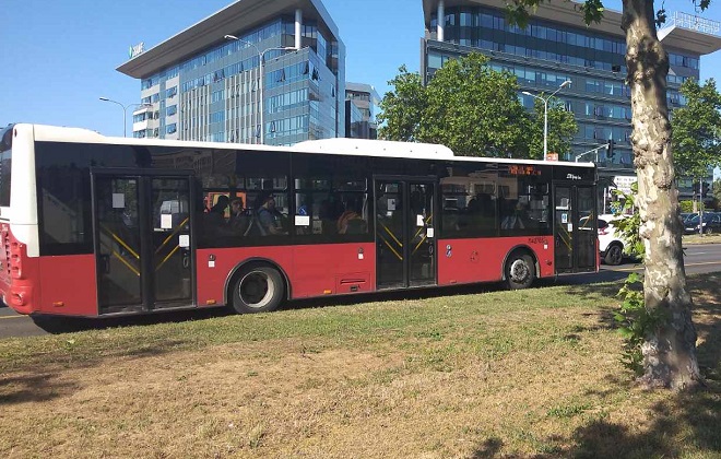 Javni gradski prevoz u Beogradu: Dopuna mesečnih karata (foto: Brankica Andonović)