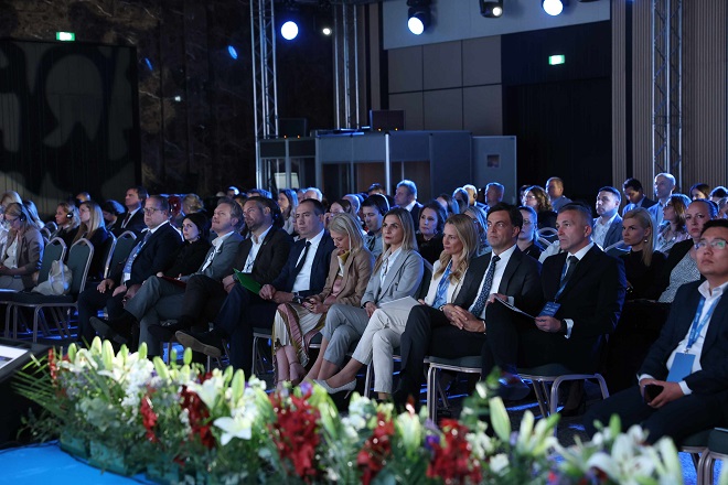 Publika i panelisti foruma (foto: Aleksandar Jančević)