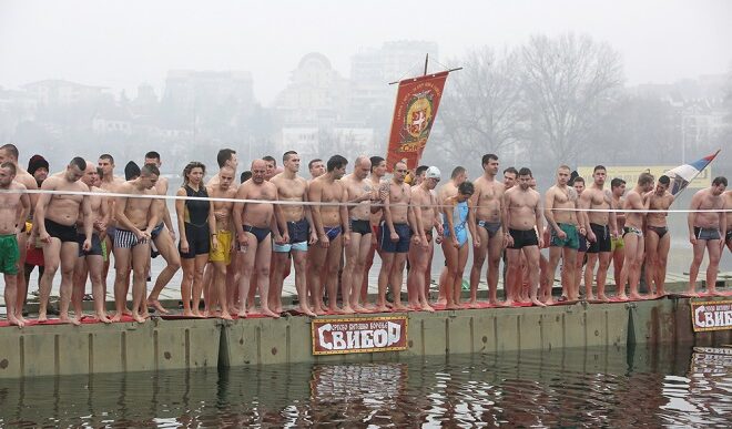 Bogojavljensko plivanje za Časni krst (foto: nemar74 / DepositPhotos.com)