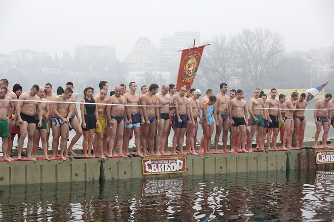 Bogojavljensko plivanje za Časni krst (foto: nemar74 / DepositPhotos.com)