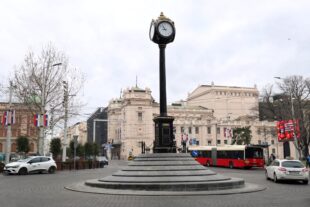 Beogradski sat na Trgu republike (foto: beograd.rs)