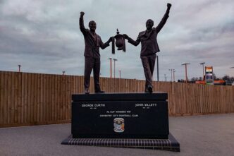 Pajtonovci u Pozorištu Beograd, a bivši pevači u Premijer ligi (foto: ratherton / DepositPhotos.com)