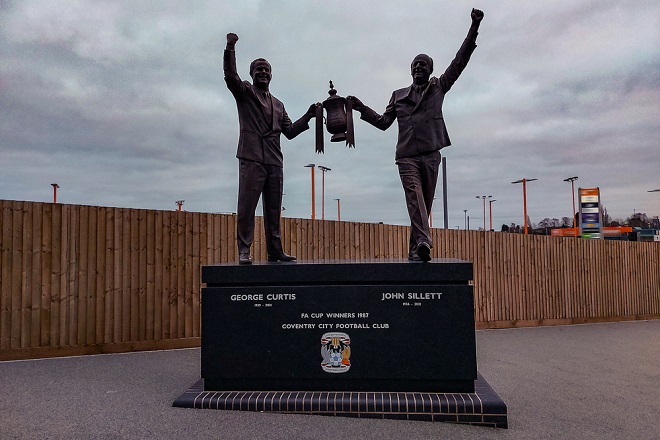 Pajtonovci u Pozorištu Beograd, a bivši pevači u Premijer ligi (foto: ratherton / DepositPhotos.com)