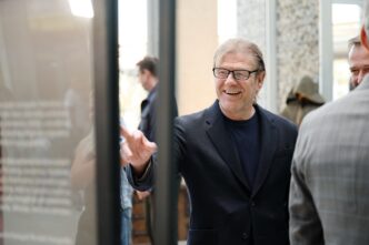 Šon Bin na izložbi o seriji ROBIN HUD (foto: Jovana Jarebica)