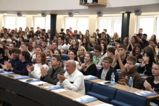 Budući studenti sa profesorima (foto: EKOF)