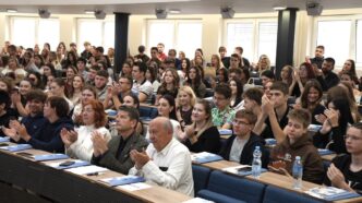Budući studenti sa profesorima (foto: EKOF)