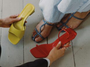 Jedan par umesto pet: zašto se kupci vraćaju obući koja traje (foto: Ron Lach / Pexels)