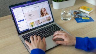 Od prvog utiska do kupovine: šta čini dobro online iskustvo (foto: Shoper / Unsplash)
