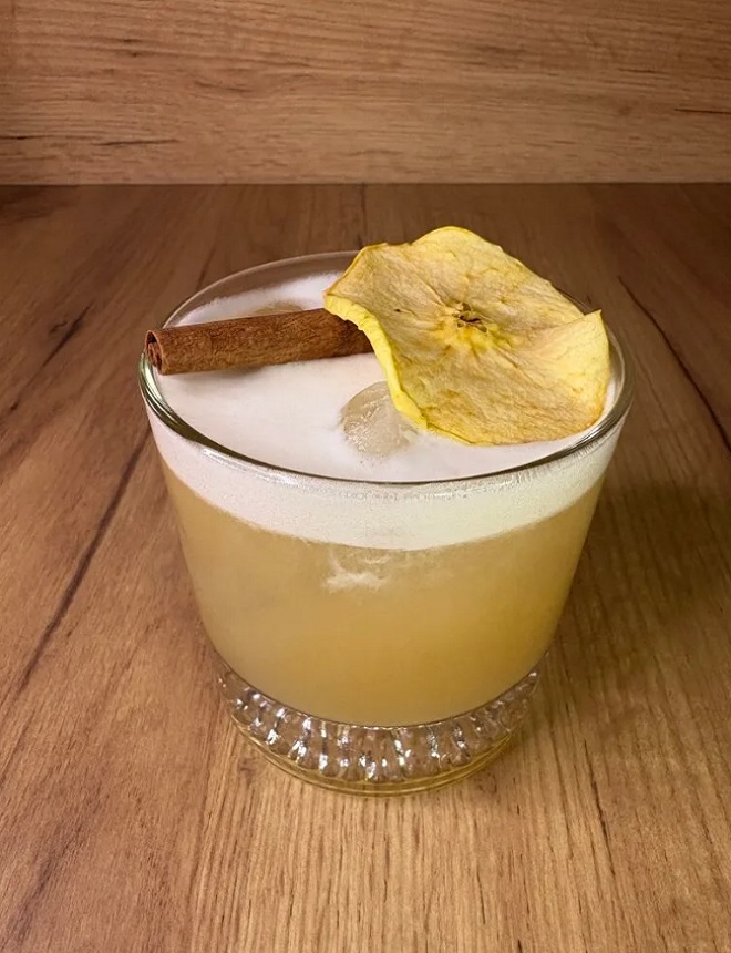 Viski Sour sa jabukom i cimetom (foto: Bar Lab)